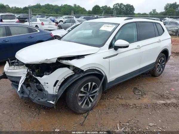 3VVFB7AX1PM024731 2023 VOLKSWAGEN TIGUAN - Image 2