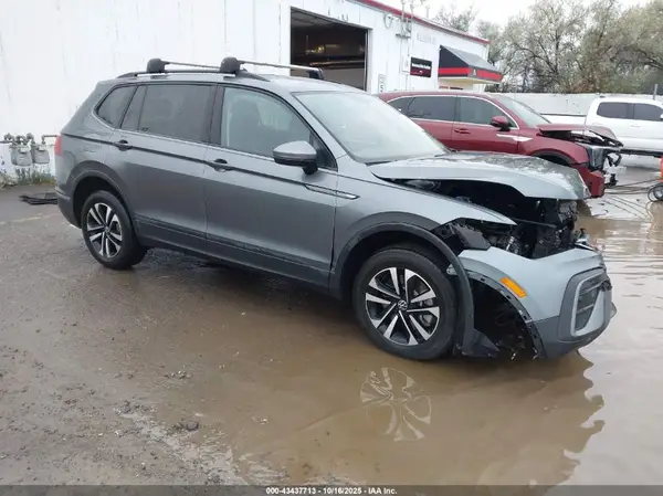 3VVFB7AX8PM022233 2023 VOLKSWAGEN TIGUAN - Image 1