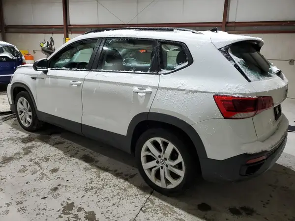 3VVFX7B28PM330586 2023 VOLKSWAGEN TAOS - Image 2