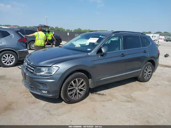 3VVHP65N5JM072818 2018 VOLKSWAGEN TIGUAN - Image 2