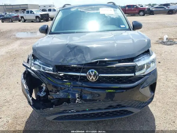 2024 VOLKSWAGEN TAOS auction photo 6