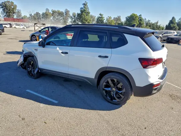 3VVJX7B27RM082067 2024 VOLKSWAGEN TAOS - Image 2