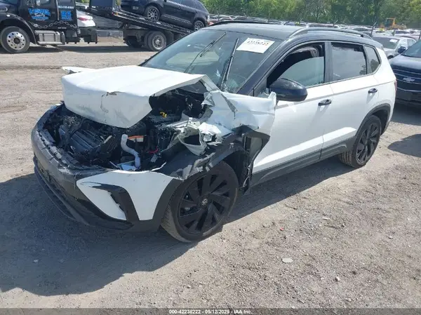 3VVLX7B20RM126533 2024 VOLKSWAGEN TAOS - Image 2