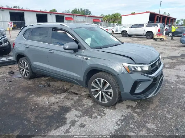 3VVLX7B28NM041899 2022 VOLKSWAGEN TAOS - Image 1