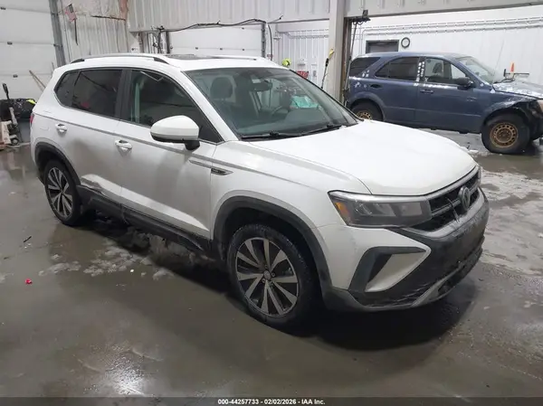 3VVLX7B2XNM095060 2022 VOLKSWAGEN TAOS - Image 1