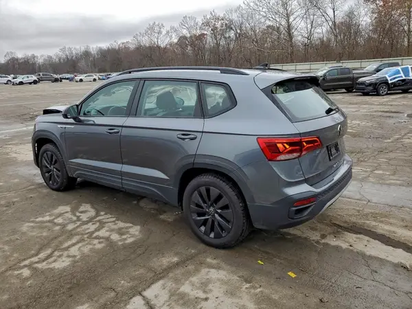 3VVMX7B27NM017999 2022 VOLKSWAGEN TAOS - Image 2