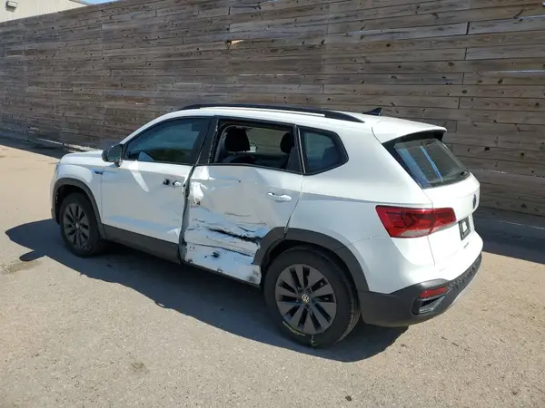 3VVMX7B27NM087521 2022 VOLKSWAGEN TAOS - Image 2