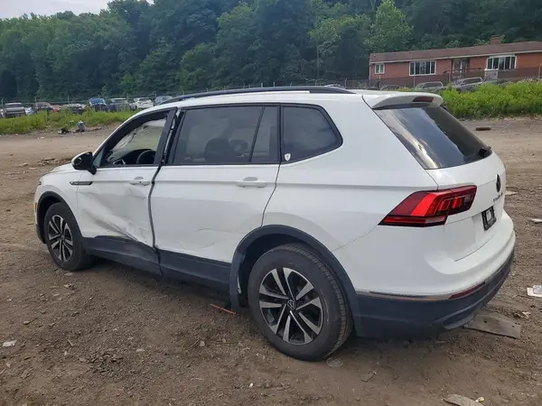 3VVRB7AX1PM072369 2023 VOLKSWAGEN TIGUAN - Image 2