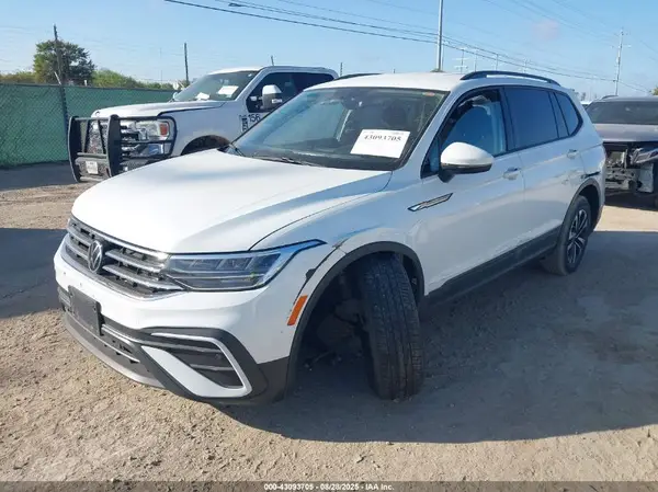 3VVRB7AX1PM118217 2023 VOLKSWAGEN TIGUAN - Image 2