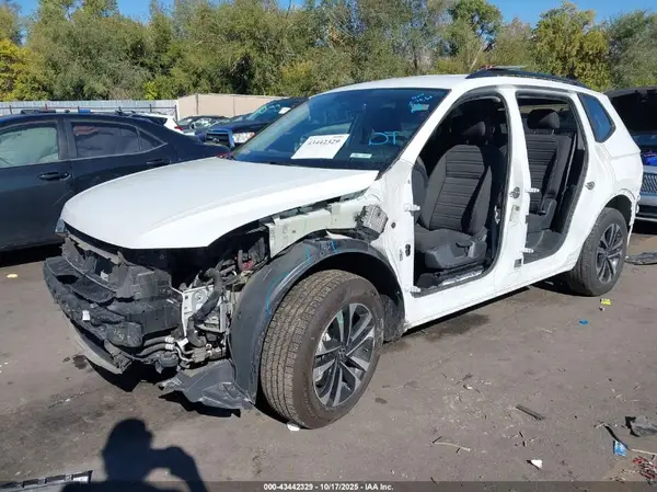 3VVRB7AX1PM128990 2023 VOLKSWAGEN TIGUAN - Image 2