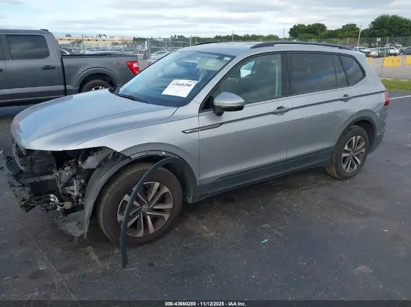 3VVRB7AX2PM054656 2023 VOLKSWAGEN TIGUAN - Image 2