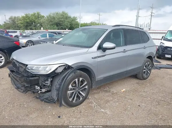 3VVRB7AX4PM015440 2023 VOLKSWAGEN TIGUAN - Image 2
