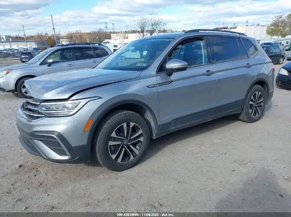 3VVRB7AX4PM109916 2023 VOLKSWAGEN TIGUAN - Image 2