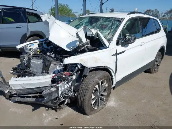 3VVRB7AX4RM185137 2024 VOLKSWAGEN TIGUAN - Image 2