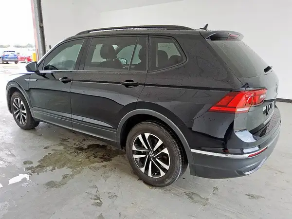 3VVRB7AX5PM038841 2023 VOLKSWAGEN TIGUAN - Image 2