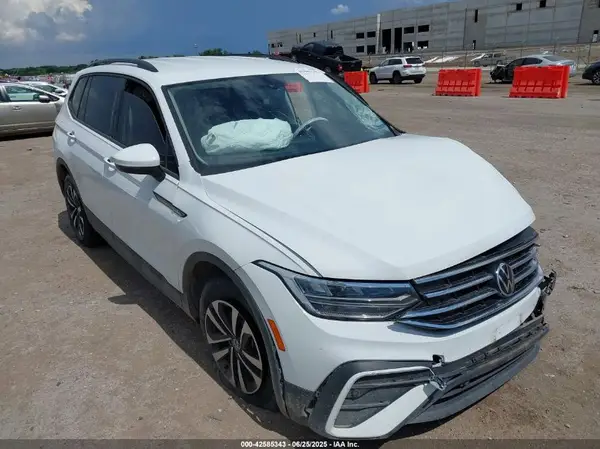 3VVRB7AX6PM057172 2023 VOLKSWAGEN TIGUAN - Image 1