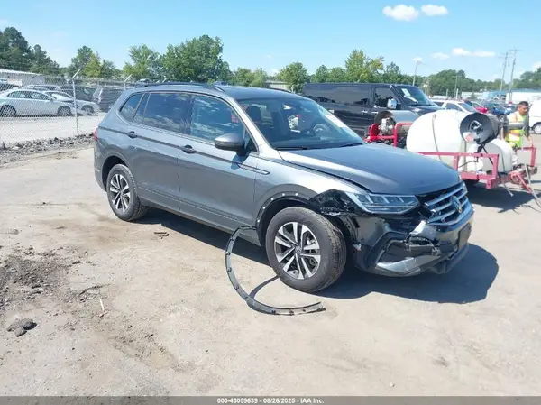 3VVRB7AX6PM135255 2023 VOLKSWAGEN TIGUAN - Image 1