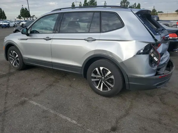 3VVRB7AX8PM110440 2023 VOLKSWAGEN TIGUAN - Image 2