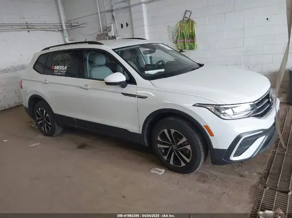 3VVRB7AX9PM036722 2023 VOLKSWAGEN TIGUAN - Image 1