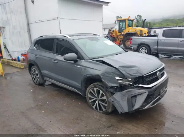 3VVRX7B28NM013577 2022 VOLKSWAGEN TAOS - Image 1