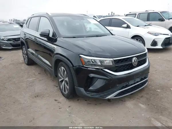 3VVRX7B2XNM074414 2022 VOLKSWAGEN TAOS - Image 1