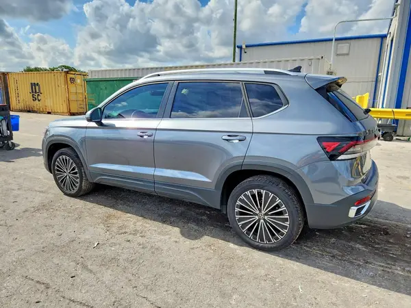3VVSC7B2XSM008213 2025 VOLKSWAGEN TAOS - Image 2