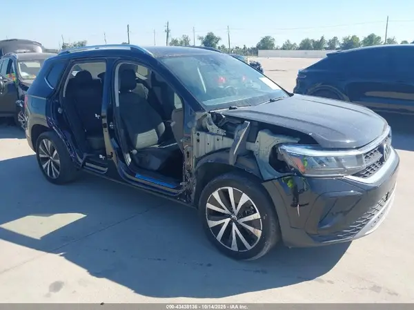 3VVSX7B20NM020735 2022 VOLKSWAGEN TAOS - Image 1