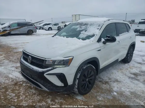 3VVSX7B20RM098633 2024 VOLKSWAGEN TAOS - Image 2