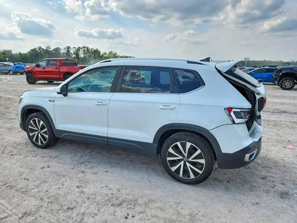 3VVSX7B21RM048758 2024 VOLKSWAGEN TAOS - Image 2