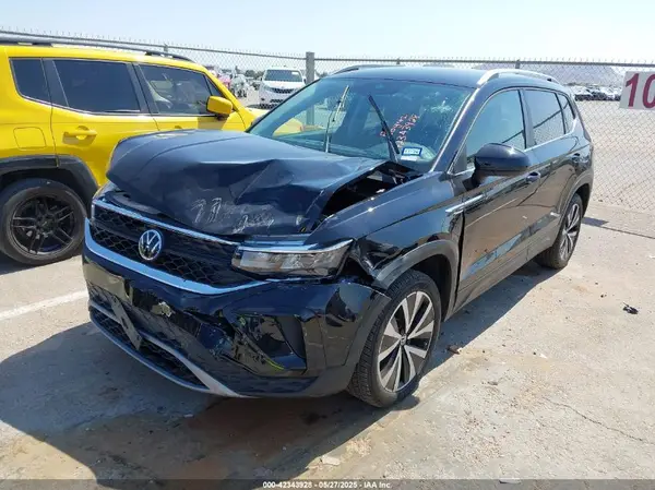 3VVSX7B21RM114063 2024 VOLKSWAGEN TAOS - Image 2