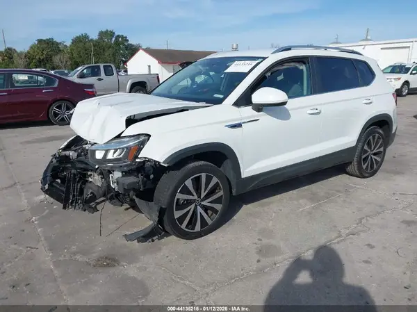 3VVSX7B22PM323843 2023 VOLKSWAGEN TAOS - Image 2