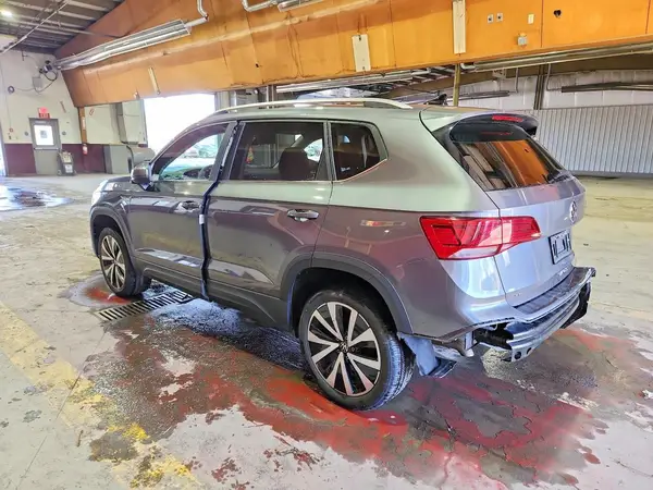 3VVSX7B22RM049028 2024 VOLKSWAGEN TAOS - Image 2