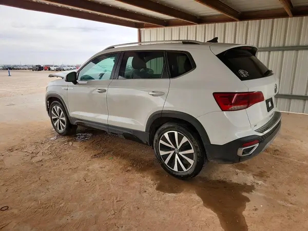 3VVSX7B24NM079044 2022 VOLKSWAGEN TAOS - Image 2