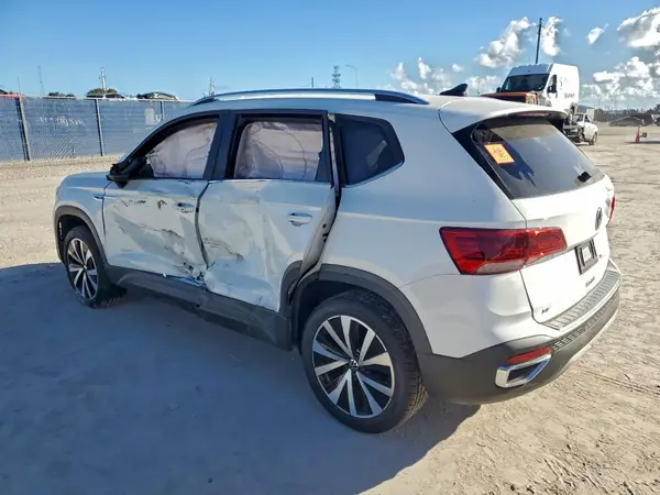 3VVSX7B24PM362644 2023 VOLKSWAGEN TAOS - Image 2