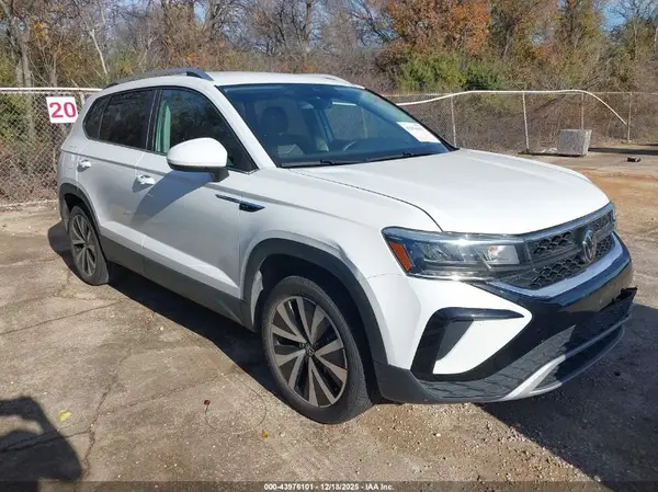 3VVSX7B24RM018900 2024 VOLKSWAGEN TAOS - Image 1