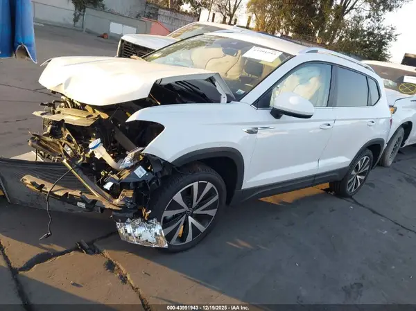 3VVSX7B25RM079155 2024 VOLKSWAGEN TAOS - Image 2