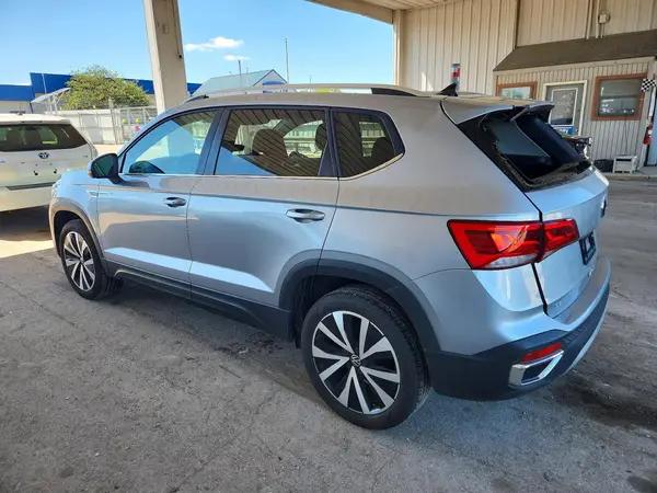 3VVSX7B26RM120246 2024 VOLKSWAGEN TAOS - Image 2