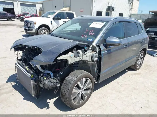 3VVSX7B28RM072104 2024 VOLKSWAGEN TAOS - Image 2