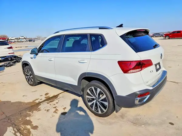3VVSX7B28RM112570 2024 VOLKSWAGEN TAOS - Image 2