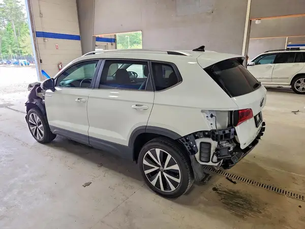 3VVSX7B2XNM014859 2022 VOLKSWAGEN TAOS - Image 2