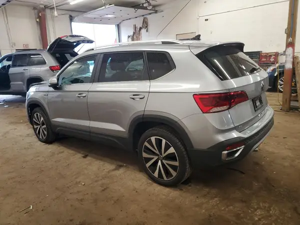3VVTX7B20NM001333 2022 VOLKSWAGEN TAOS - Image 2