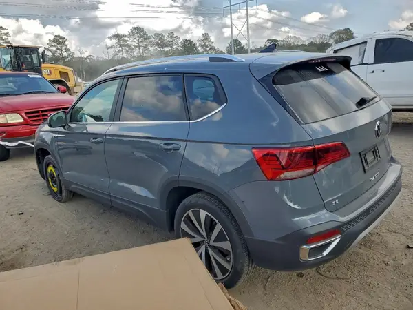 3VVTX7B22NM075000 2022 VOLKSWAGEN TAOS - Image 2