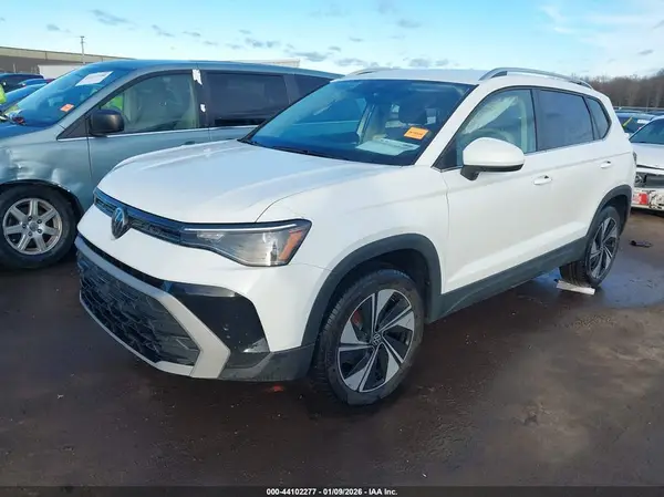 3VVUC7B2XSM024498 2025 VOLKSWAGEN TAOS - Image 2