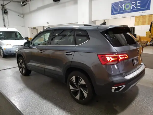 3VVUX7B20RM113530 2024 VOLKSWAGEN TAOS - Image 2