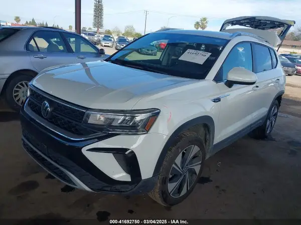 3VVUX7B28RM062424 2024 VOLKSWAGEN TAOS - Image 2