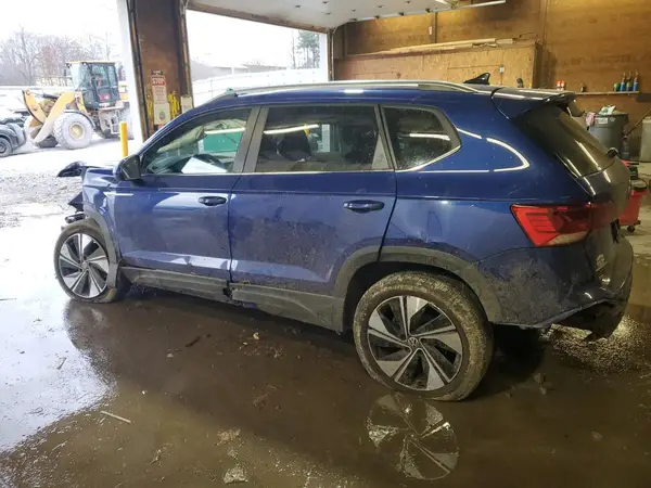 3VVUX7B29RM017637 2024 VOLKSWAGEN TAOS - Image 2