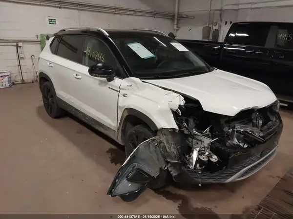 3VVVX7B23RM053232 2024 VOLKSWAGEN TAOS - Image 1