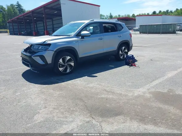 3VVVX7B24RM049898 2024 VOLKSWAGEN TAOS - Image 2