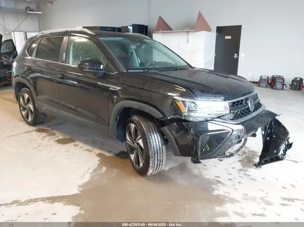 3VVVX7B24RM102440 2024 VOLKSWAGEN TAOS - Image 1