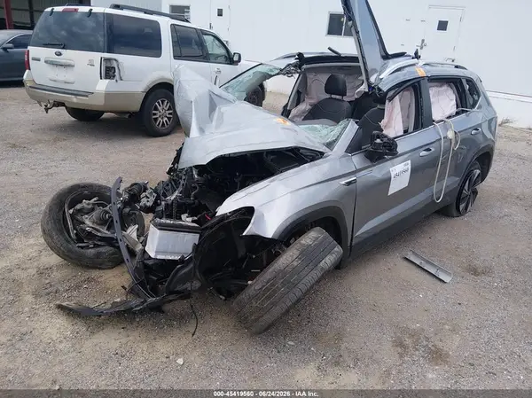 3VVVX7B27RM041097 2024 VOLKSWAGEN TAOS - Image 2